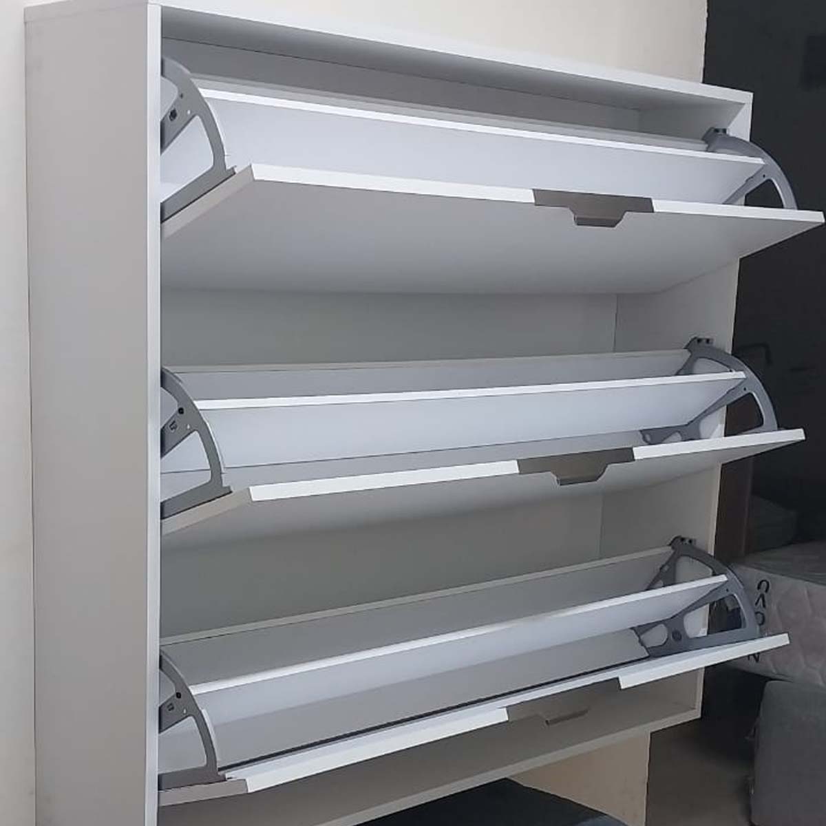 24‑Pair Bucket Flip Shoe Rack – Plain Front Boards, No Drawers